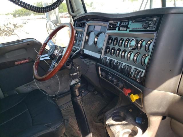 2016 Kenworth Construction W900