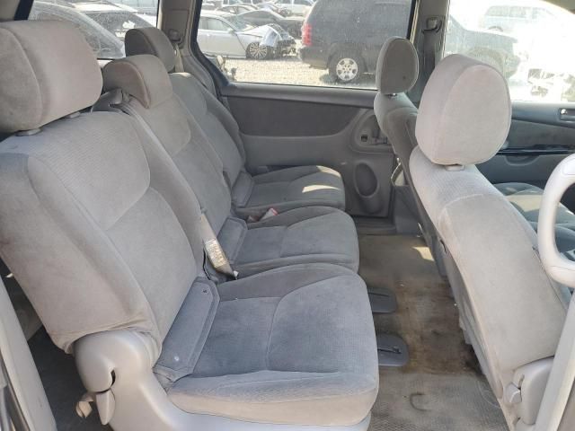 2005 Toyota Sienna CE