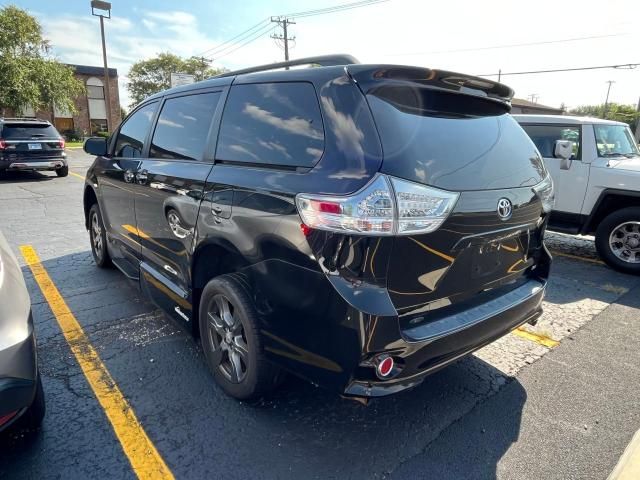 2017 Toyota Sienna SE