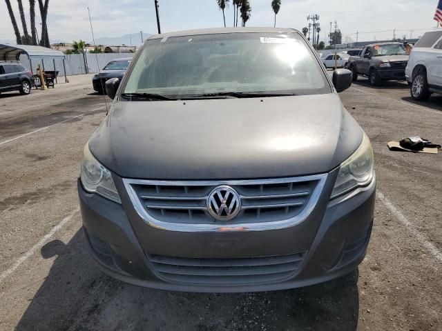 2010 Volkswagen Routan SE