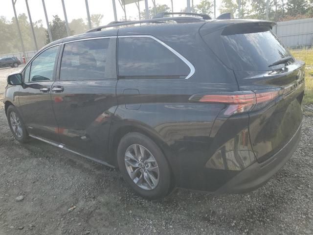 2021 Toyota Sienna XLE