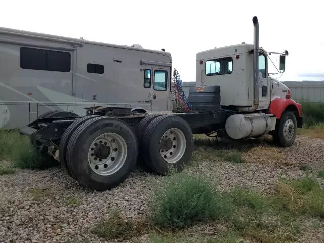 2005 Kenworth Construction T800