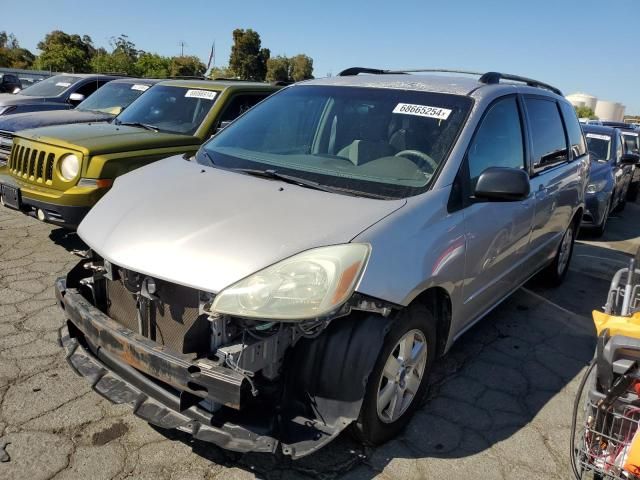 2004 Toyota Sienna CE