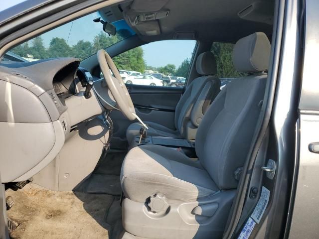 2004 Toyota Sienna CE