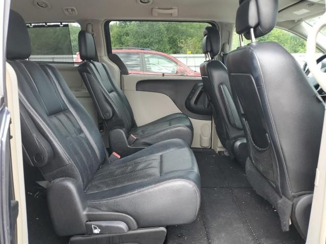 2013 Chrysler Town & Country Touring L