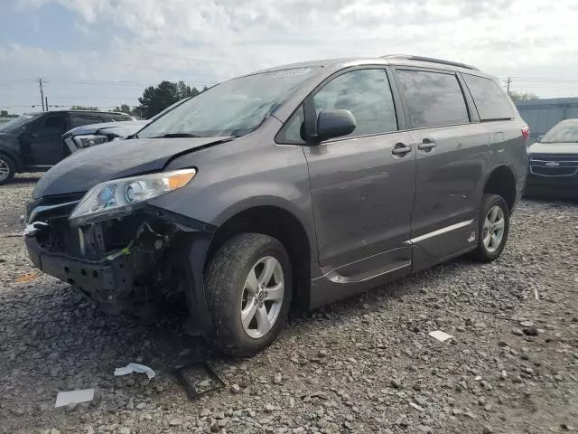 2019 Toyota Sienna LE