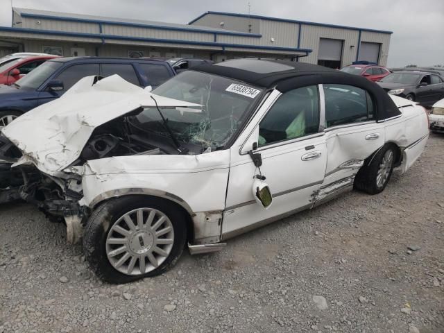 2003 Lincoln Town Car Signature