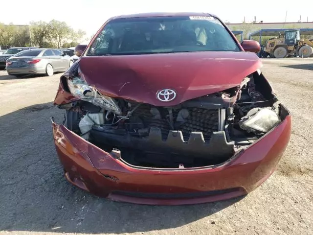 2016 Toyota Sienna LE