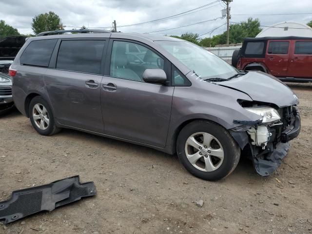 2015 Toyota Sienna LE