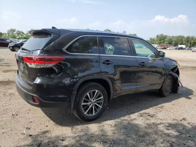 2017 Toyota Highlander SE