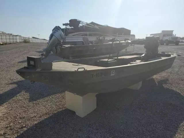 2014 Boat Pontoon