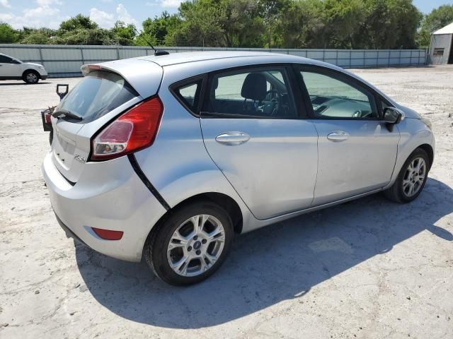 2016 Toyota 2016 Ford Fiesta SE