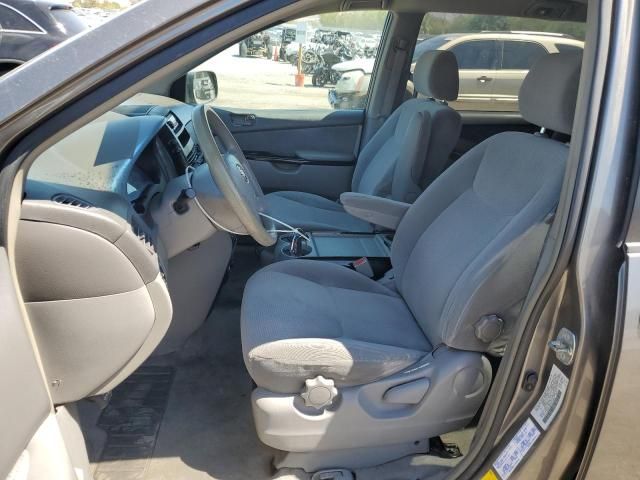 2004 Toyota Sienna CE