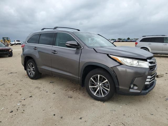 2017 Toyota Highlander SE