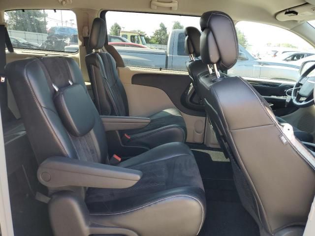 2014 Chrysler Town & Country Touring L