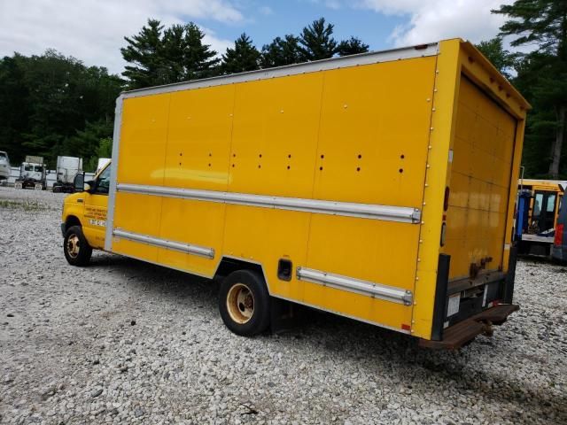 2012 Ford Econoline E350 Super Duty Cutaway Van