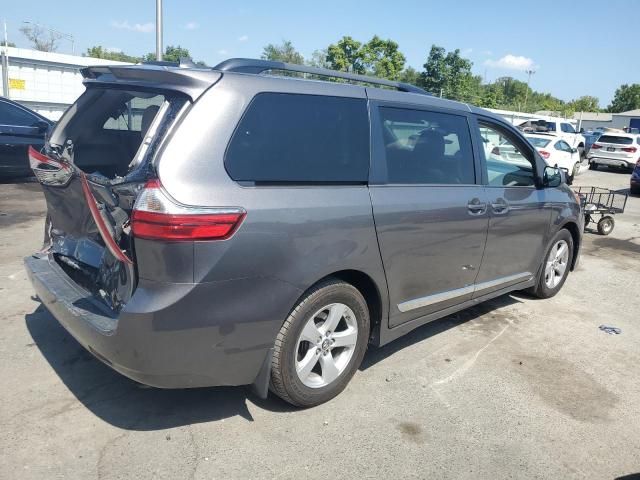 2018 Toyota Sienna LE