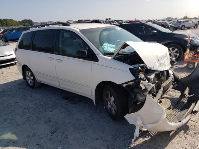 2004 Toyota Sienna CE