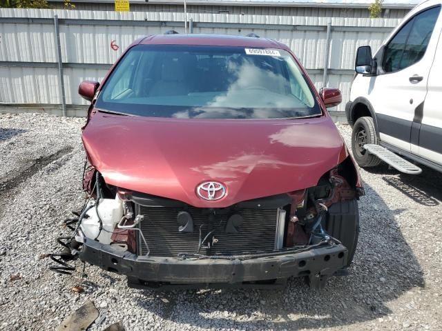 2016 Toyota Sienna XLE