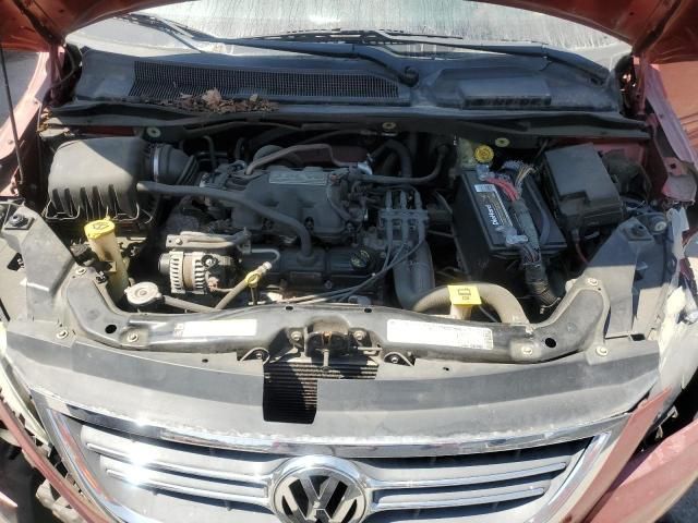 2010 Volkswagen Routan SE