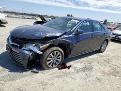 Carros salvage sin ofertas aún a la venta en subasta: 2017 Toyota Camry LE