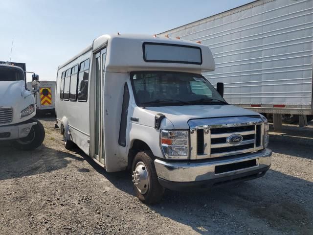 2020 Ford Econoline E450 Super Duty Cutaway Van