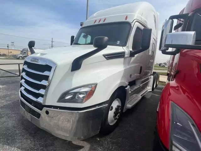 2019 Freightliner Cascadia 126