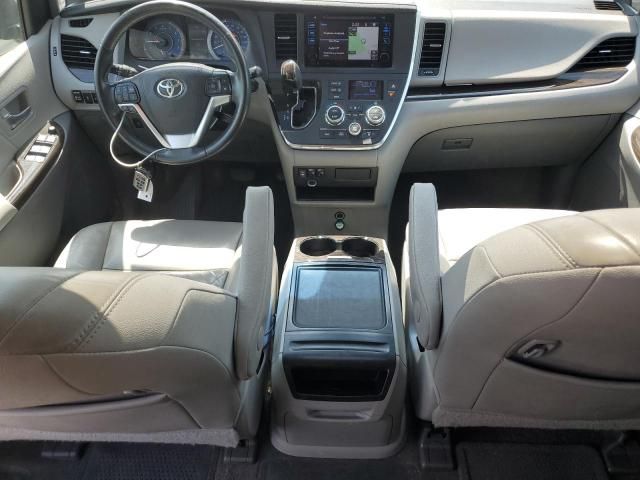 2016 Toyota Sienna XLE