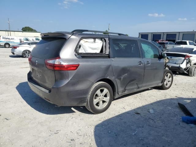 2017 Toyota Sienna LE