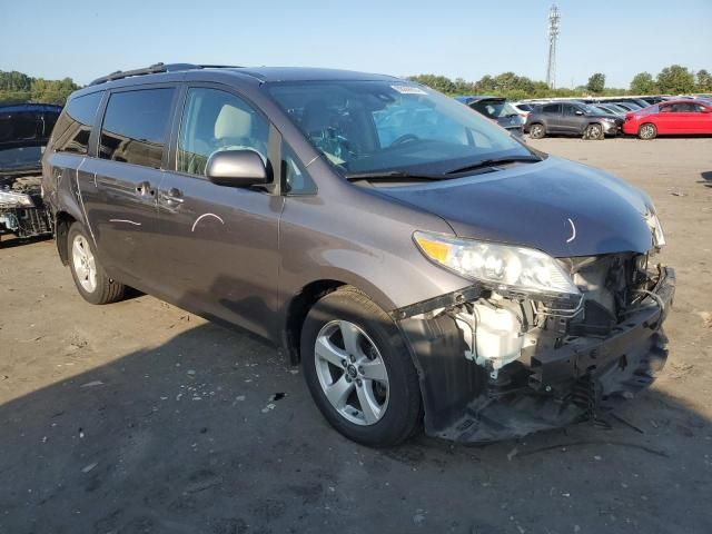 2019 Toyota Sienna LE