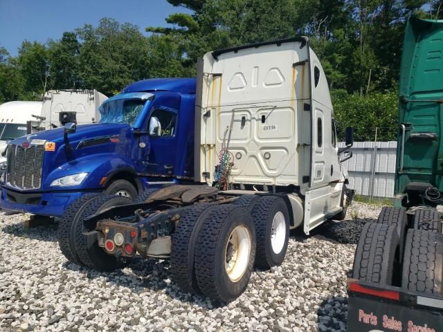 2019 Freightliner Cascadia 126