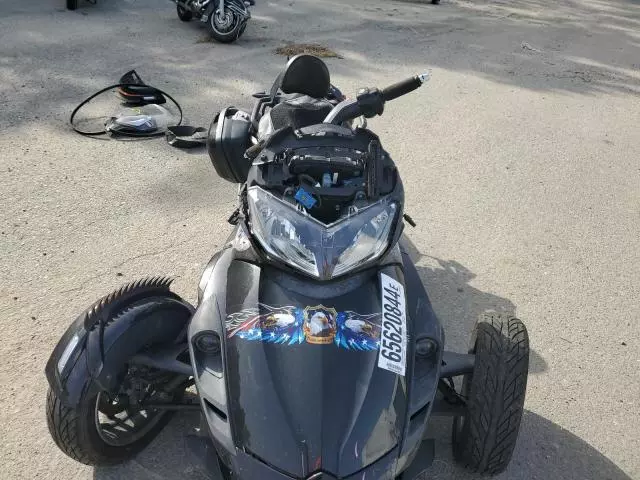 2013 Can-Am Spyder Roadster ST