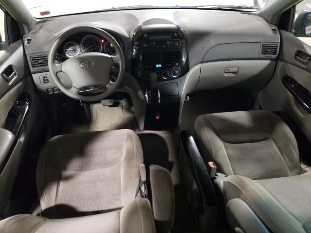 2004 Toyota Sienna CE