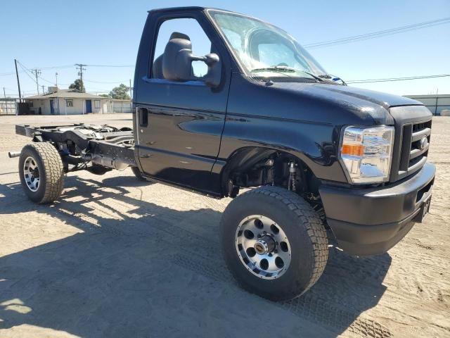 2023 Ford Econoline E350 Super Duty Cutaway Van