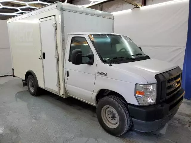 2022 Ford Econoline E350 Super Duty Cutaway Van