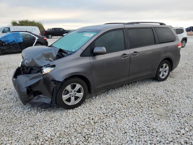 2013 Toyota Sienna LE