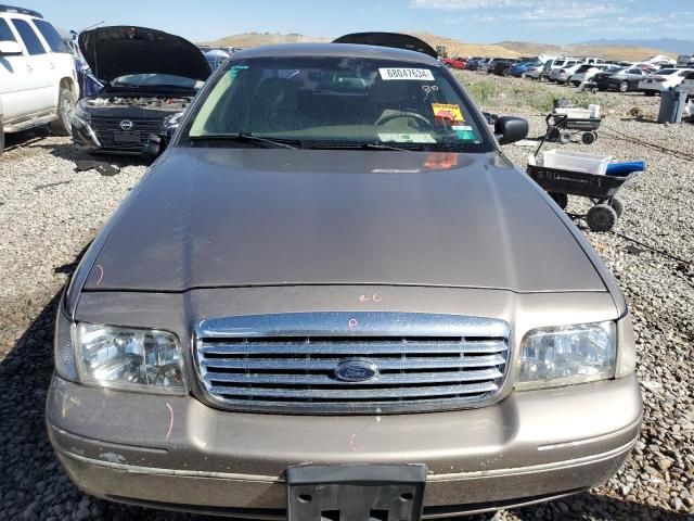 2004 Ford Crown Victoria LX