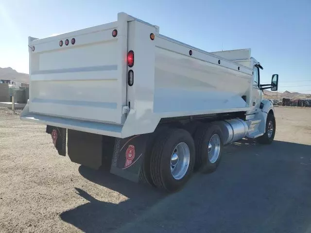 2019 Kenworth Construction T680