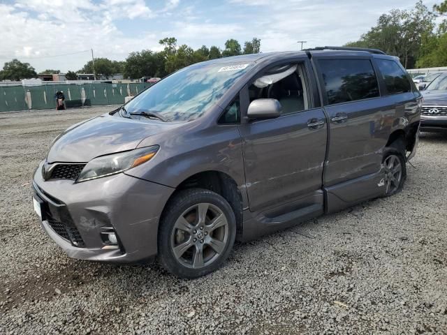 2020 Toyota Sienna SE