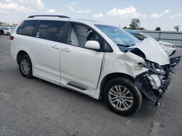 2016 Toyota Sienna XLE