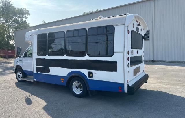 2014 Ford Econoline E350 Super Duty Cutaway Van