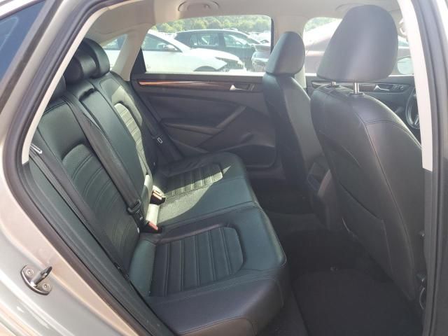 2012 Volkswagen Passat SEL