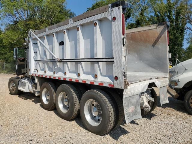 2000 Peterbilt 379