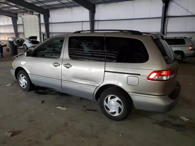 2003 Toyota Sienna LE