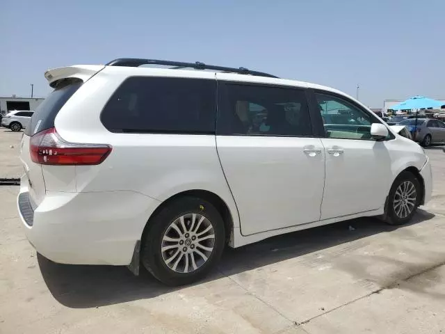 2020 Toyota Sienna XLE