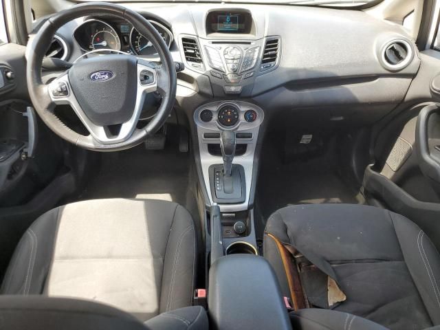 2016 Toyota 2016 Ford Fiesta SE