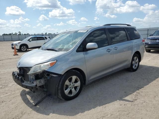 2014 Toyota Sienna LE