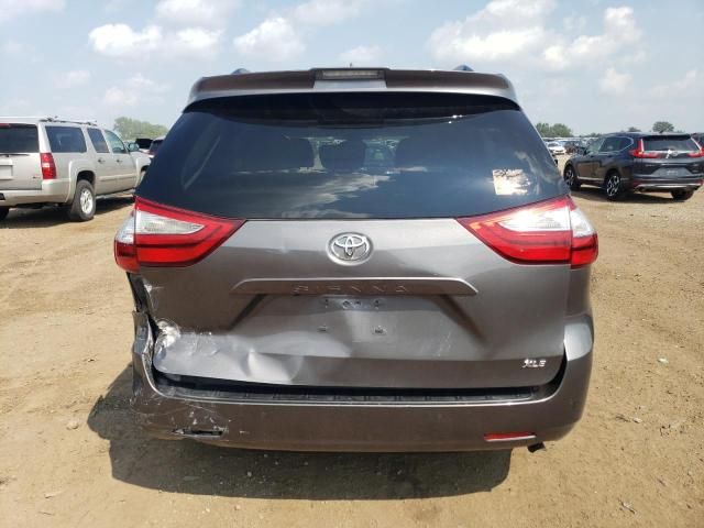 2018 Toyota Sienna XLE