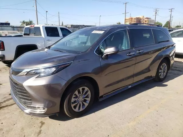 2024 Toyota Sienna XLE