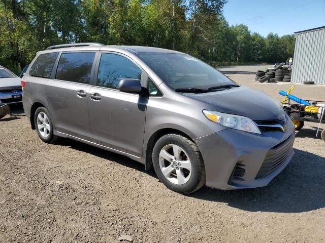 2018 Toyota Sienna LE